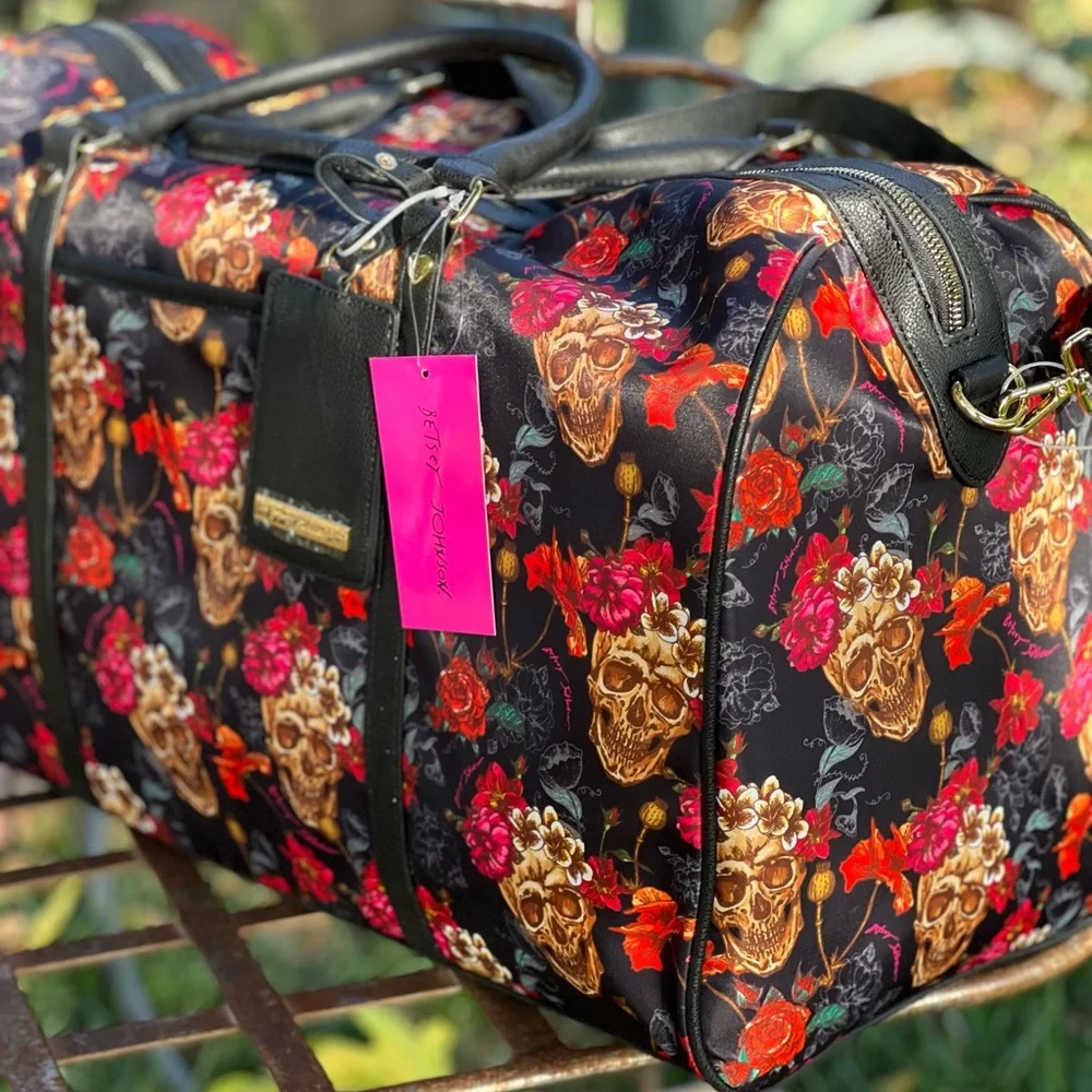 NWT RARE Sugar skull/Calavera Betsy Johnson floral skull weekender duffle bag - Picture 6 of 6
